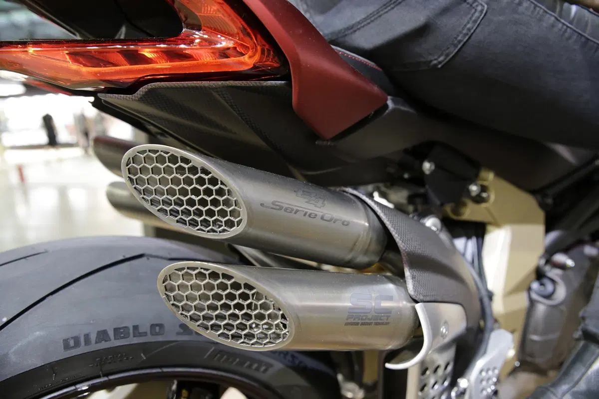 EICMA 2018: MV Agusta Brutale 1000 Serie oro, foto, video e dati (4)