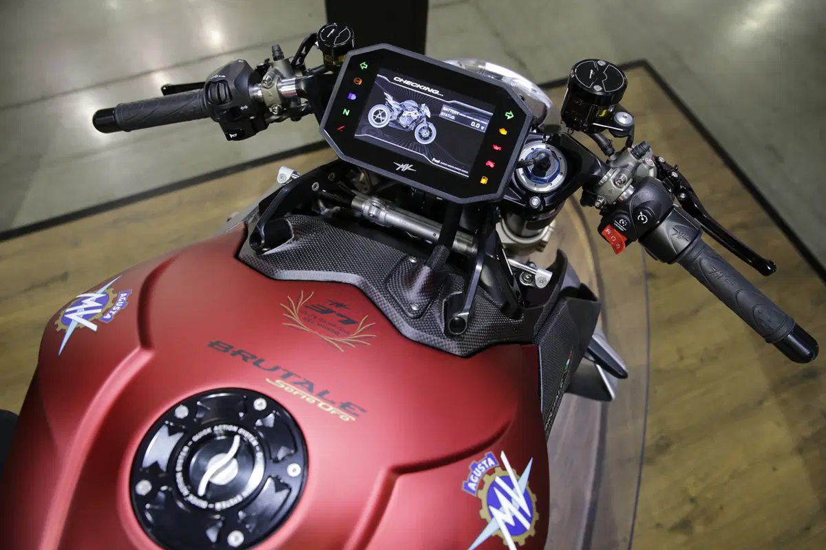 EICMA 2018: MV Agusta Brutale 1000 Serie oro, foto, video e dati (3)