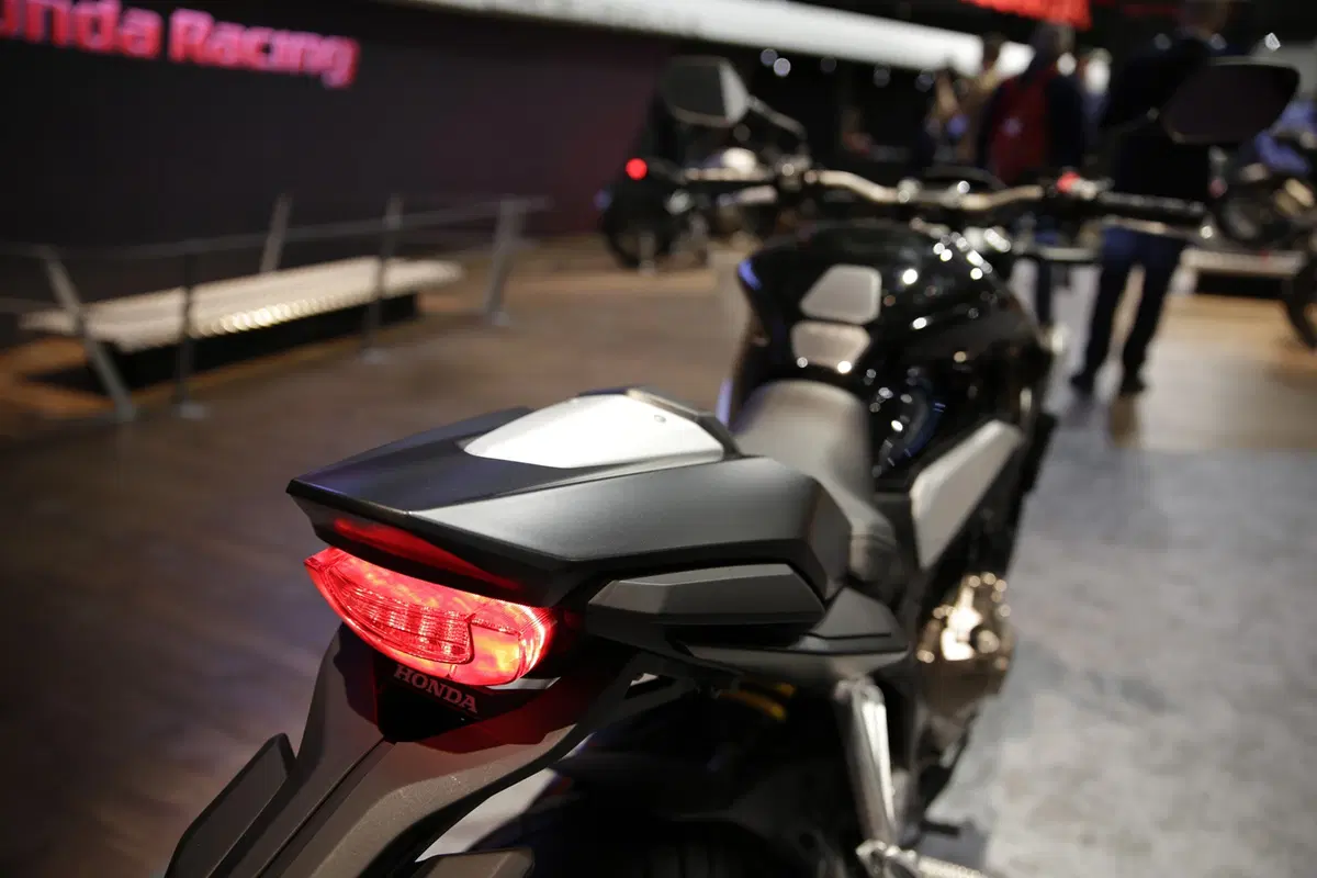 EICMA 2018: Honda CB650R Neo Sport Café, foto, video e dati (6)