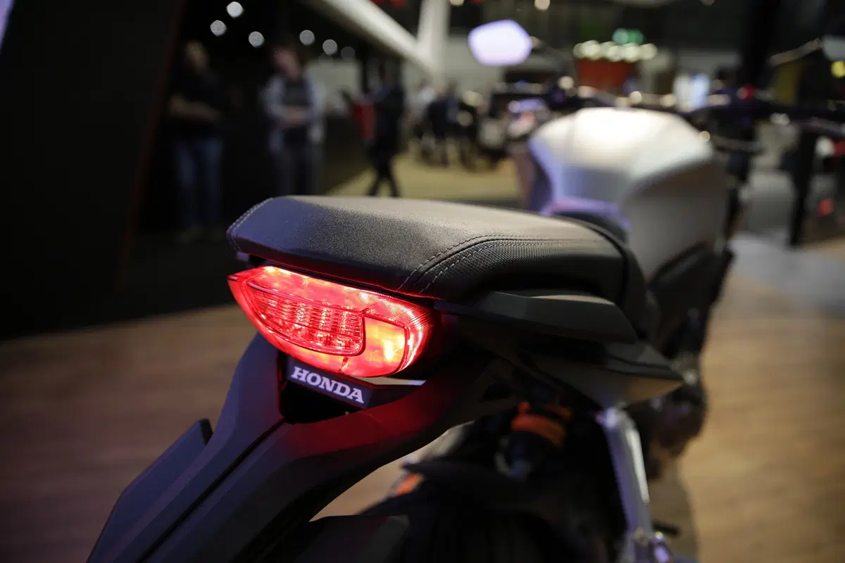 EICMA 2018: Honda CB650R Neo Sport Café, foto, video e dati (20)