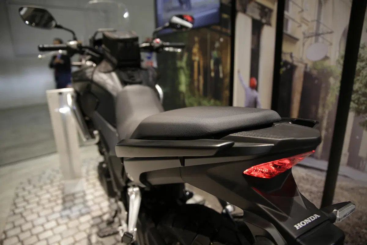 EICMA 2018: Honda CB500X 2019, foto, video e dati (14)