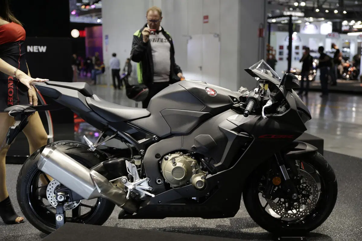 EICMA 2018: Honda CBR1000RR Fireblade e Fireblade SP 2019 (2)
