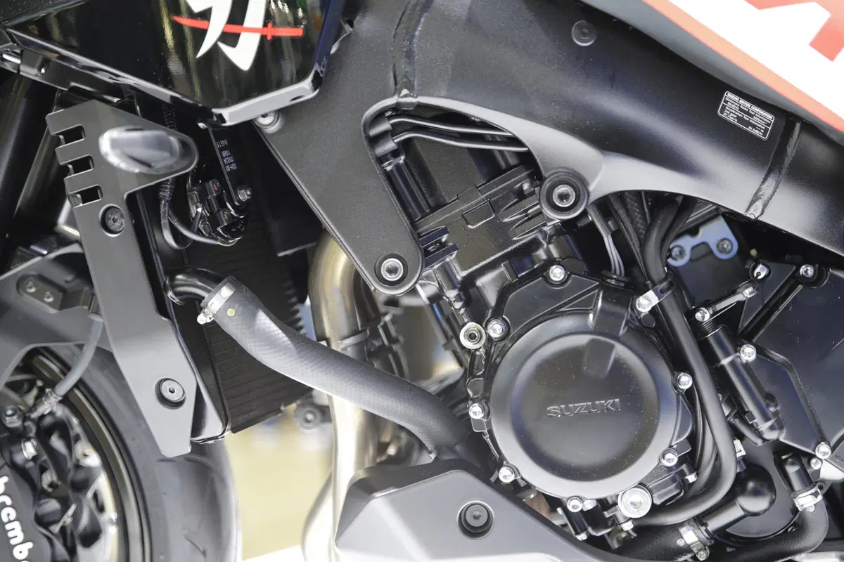 EICMA 2018: Suzuki Katana Gloss Black, foto e dati (4)
