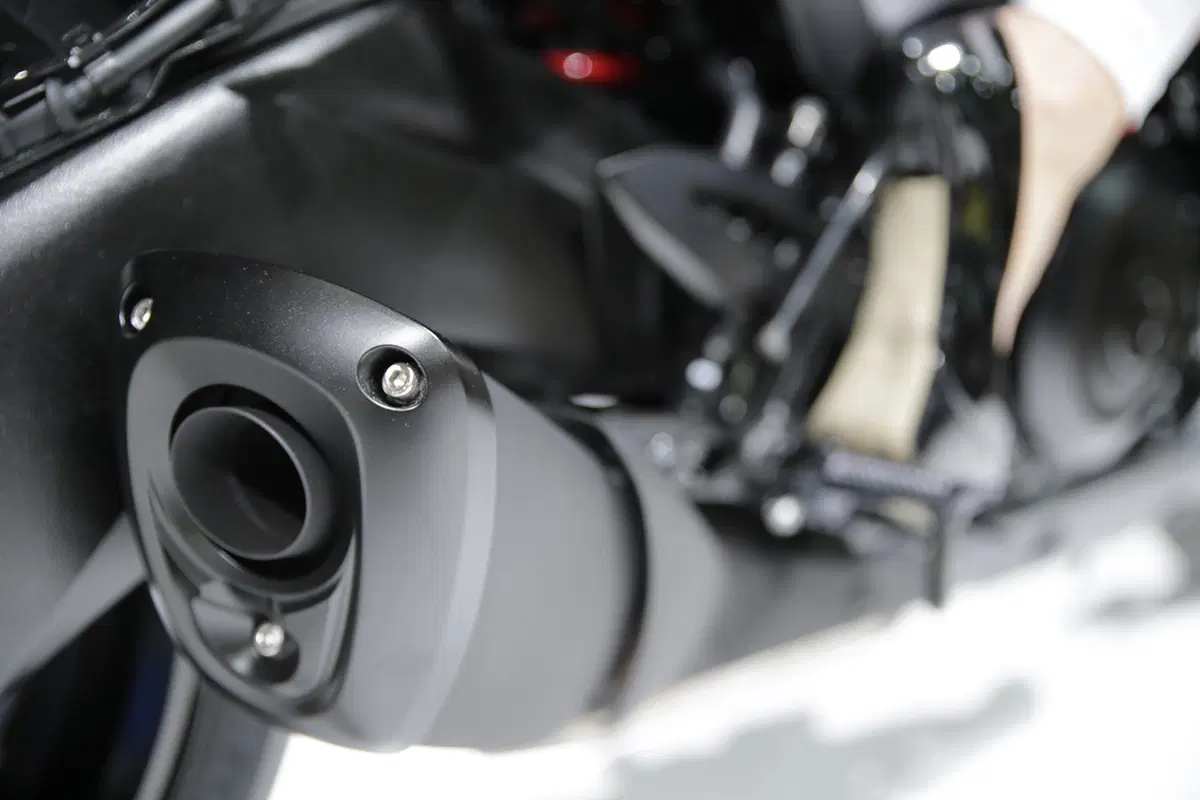 EICMA 2018: Suzuki Katana Gloss Black, foto e dati (5)