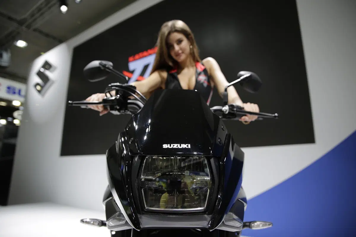 EICMA 2018: Suzuki Katana Gloss Black, foto e dati