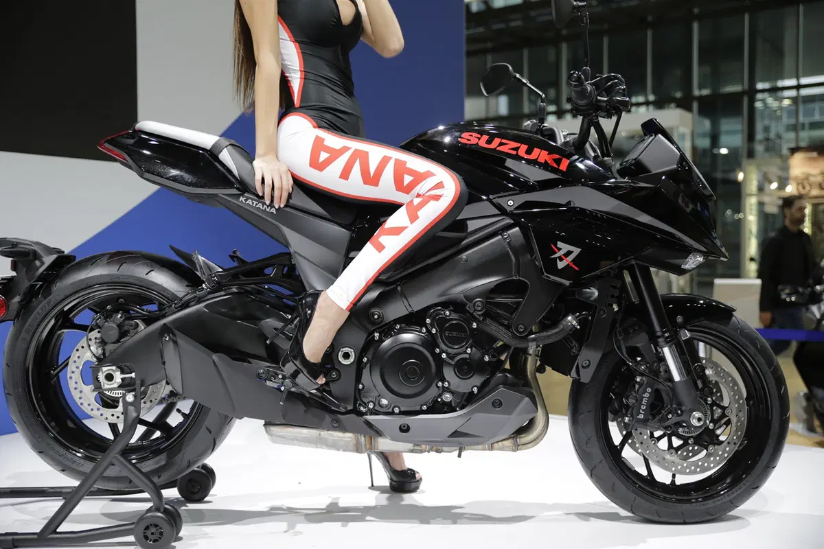 EICMA 2018: Suzuki Katana Gloss Black, foto e dati (10)