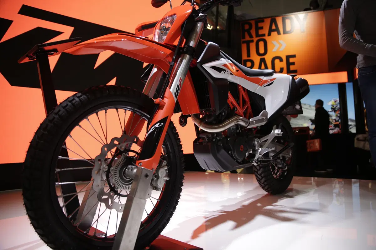 EICMA 2018: KTM 690 Enduro R e SMC R, foto e dati