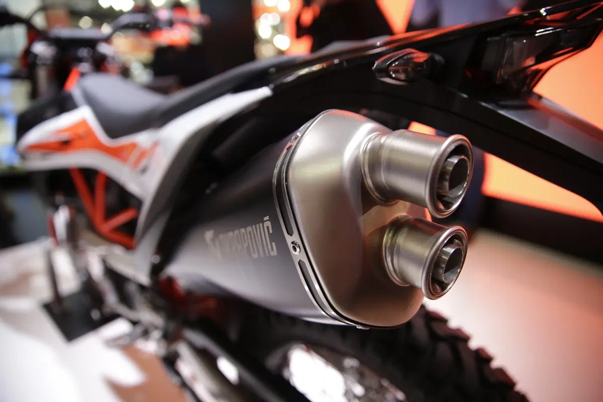 EICMA 2018: KTM 690 Enduro R e SMC R, foto e dati (3)