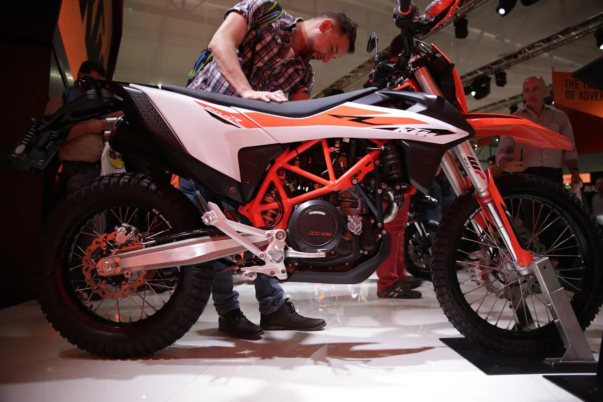 EICMA 2018: KTM 690 Enduro R e SMC R, foto e dati (6)