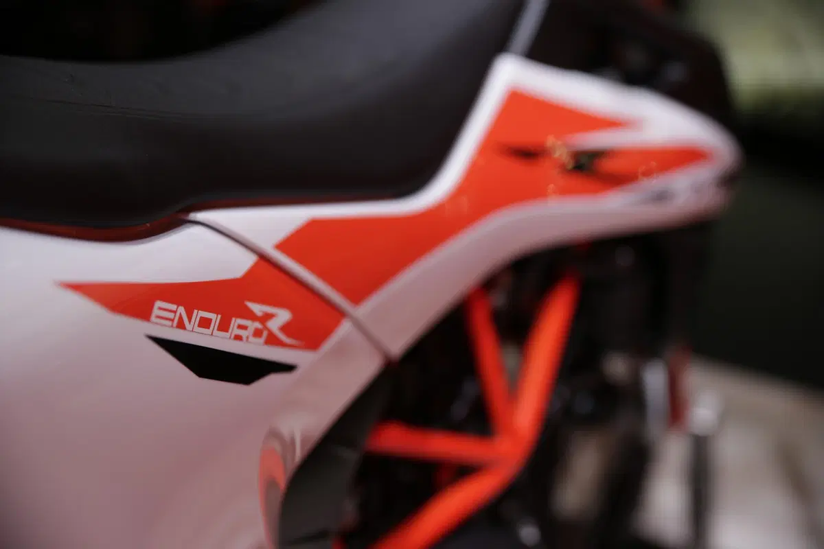EICMA 2018: KTM 690 Enduro R e SMC R, foto e dati (7)