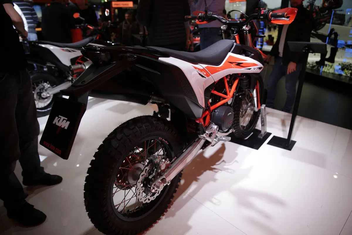 EICMA 2018: KTM 690 Enduro R e SMC R, foto e dati (9)