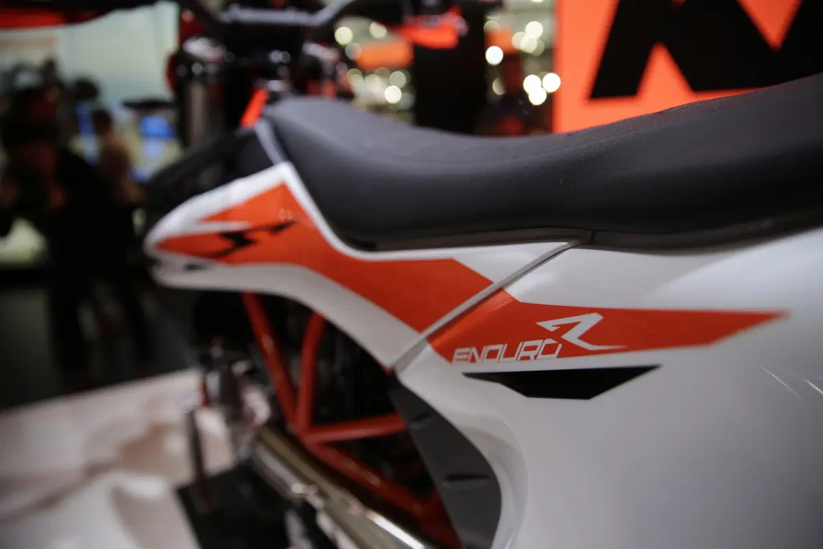 EICMA 2018: KTM 690 Enduro R e SMC R, foto e dati (13)