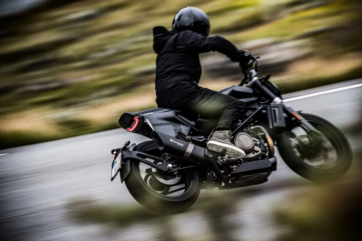 EICMA 2018: Husqvarna Svartpilen 701, foto e dati