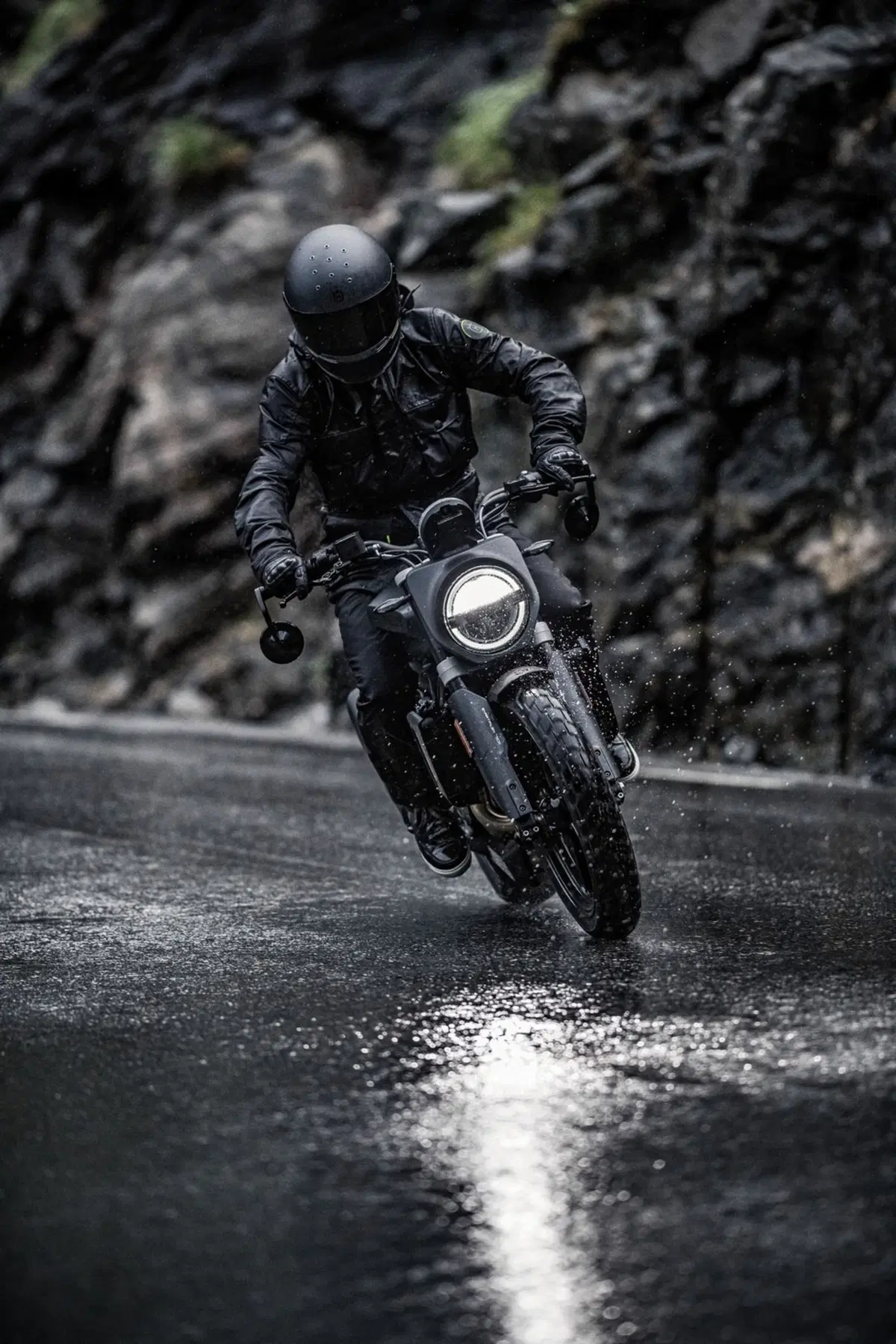 EICMA 2018: Husqvarna Svartpilen 701, foto e dati (9)