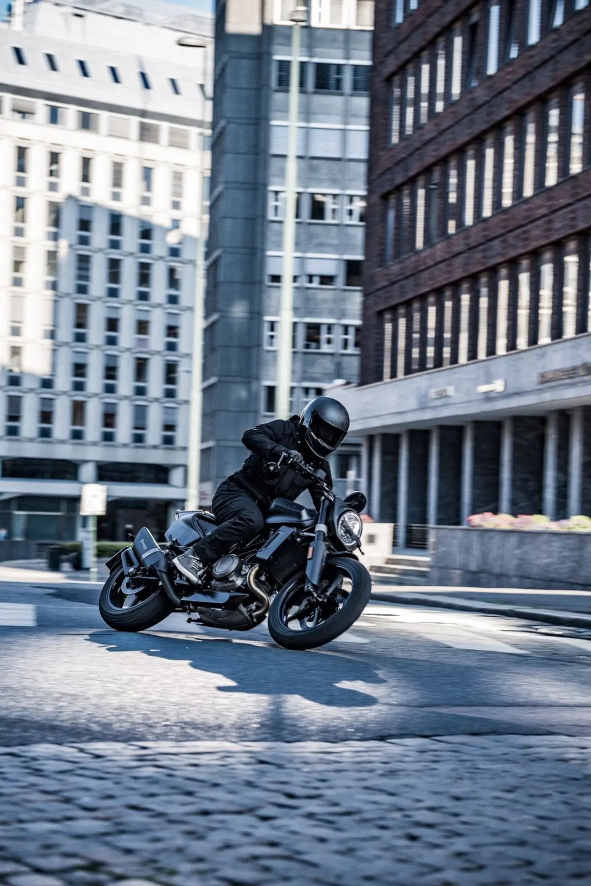 EICMA 2018: Husqvarna Svartpilen 701, foto e dati (20)