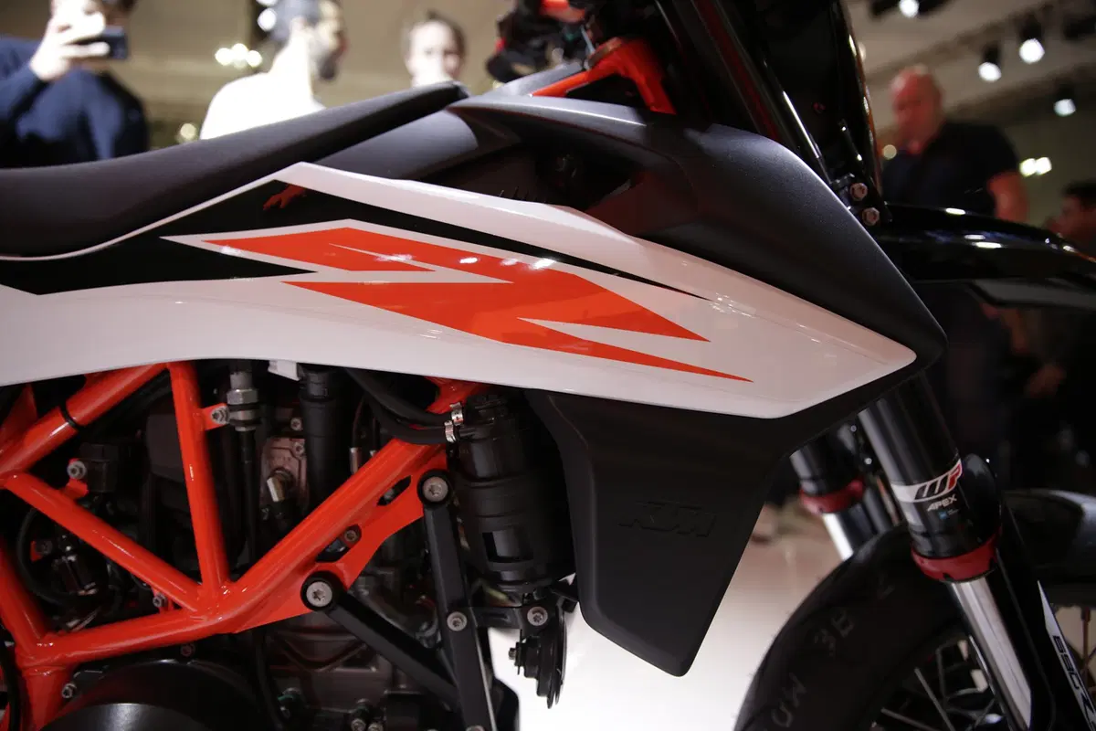 EICMA 2018: KTM 690 Enduro R e SMC R, foto e dati (6)