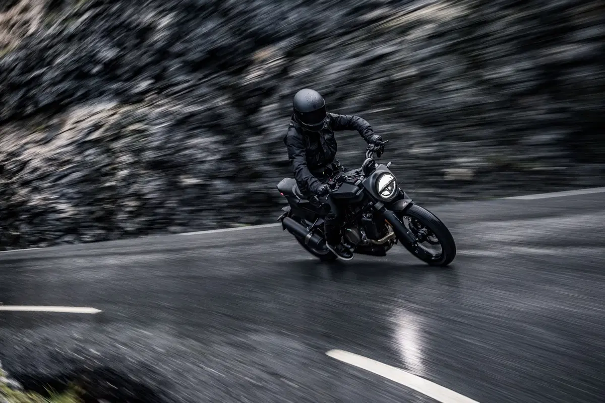 EICMA 2018: Husqvarna Svartpilen 701, foto e dati (15)