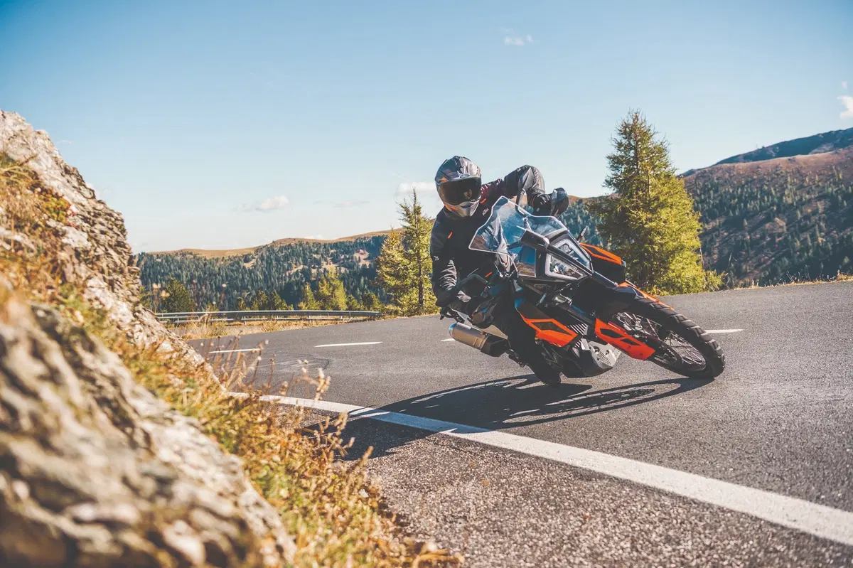 EICMA 2018: KTM 790 Adventure e Adventure R, foto e dati