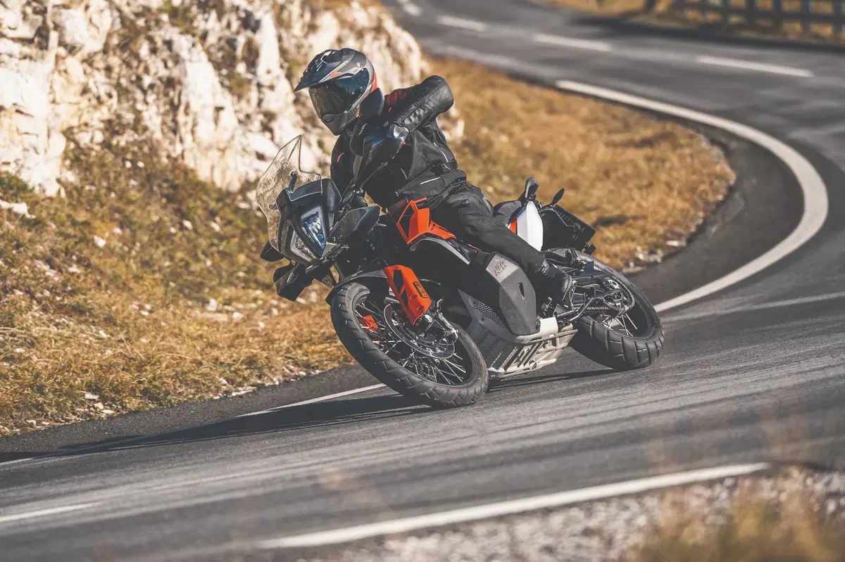 EICMA 2018: KTM 790 Adventure e Adventure R, foto e dati (6)