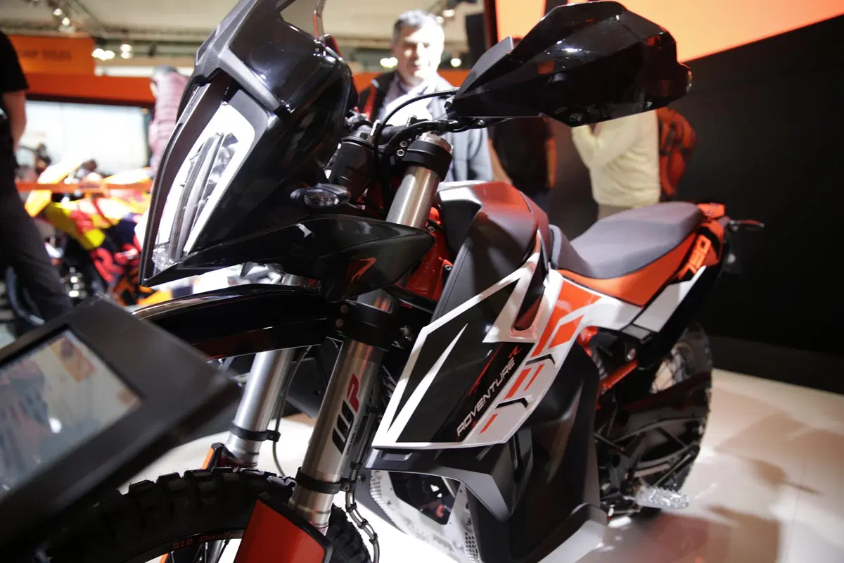 EICMA 2018: KTM 790 Adventure e Adventure R, foto e dati