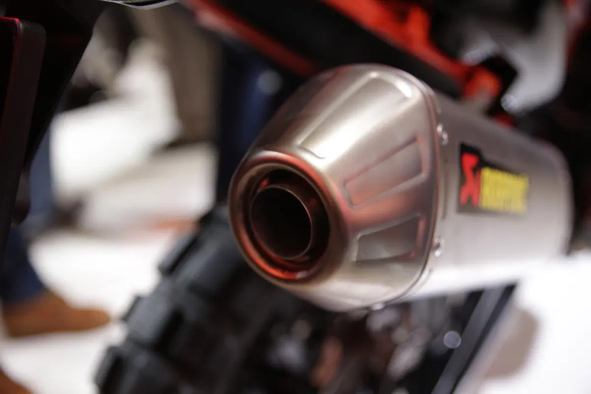 EICMA 2018: KTM 790 Adventure e Adventure R, foto e dati (11)