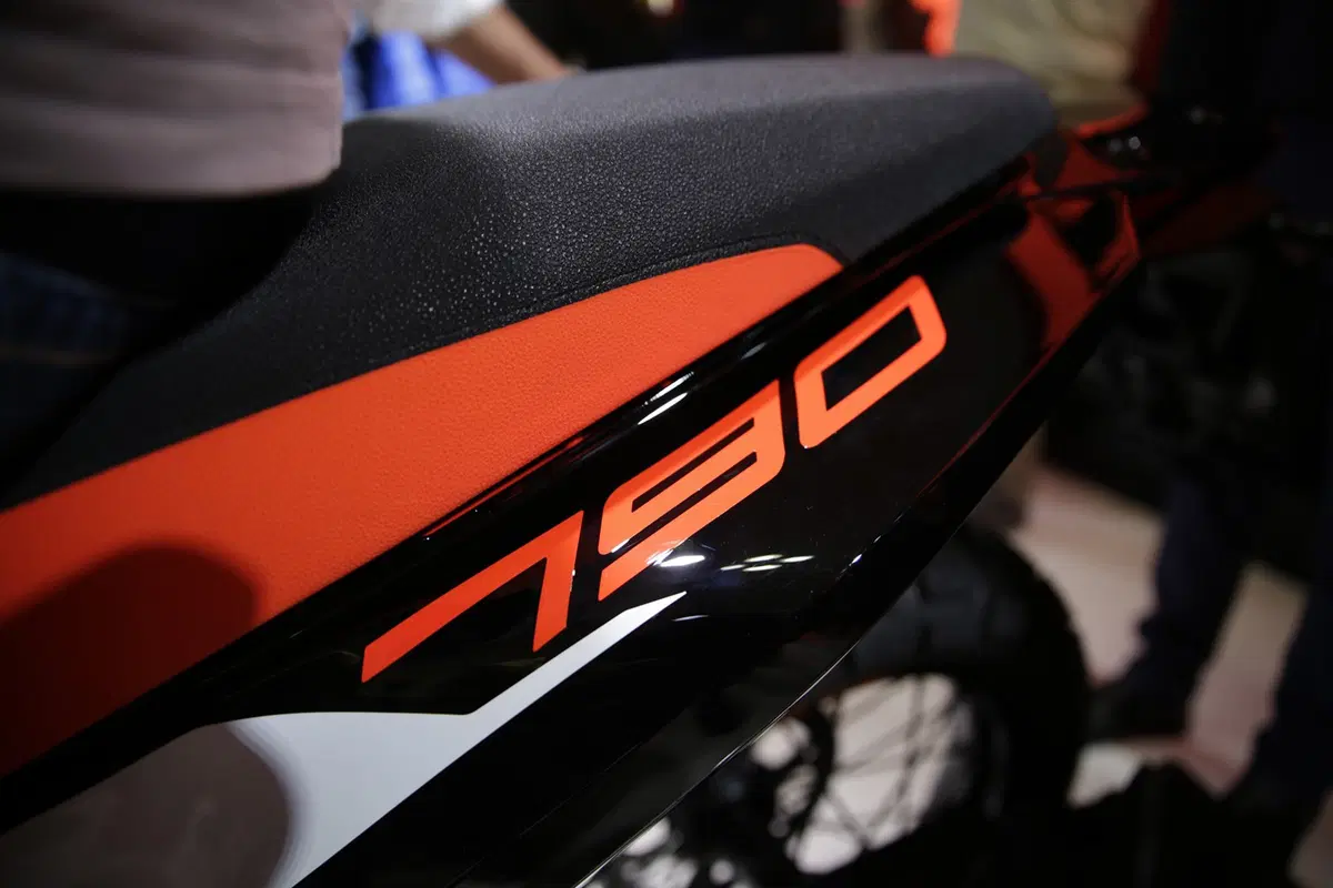 EICMA 2018: KTM 790 Adventure e Adventure R, foto e dati (12)