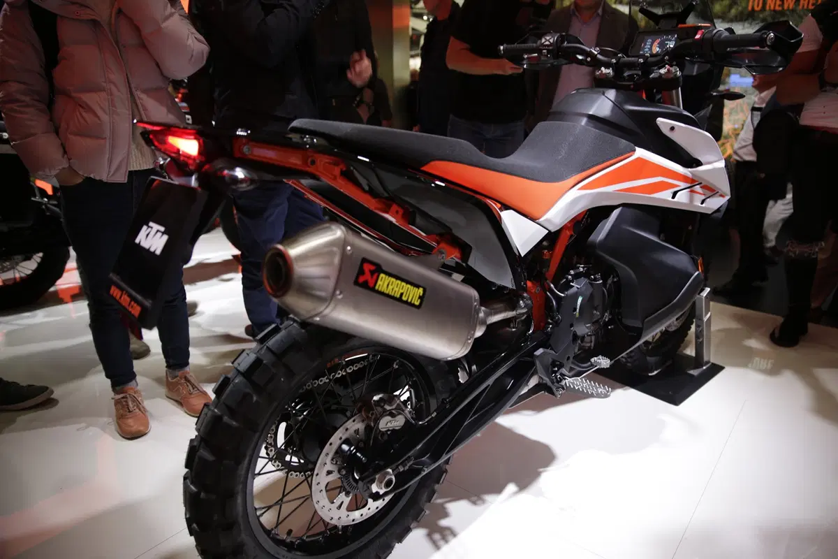 EICMA 2018: KTM 790 Adventure e Adventure R, foto e dati (15)