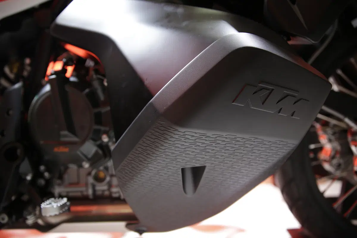 EICMA 2018: KTM 790 Adventure e Adventure R, foto e dati (26)