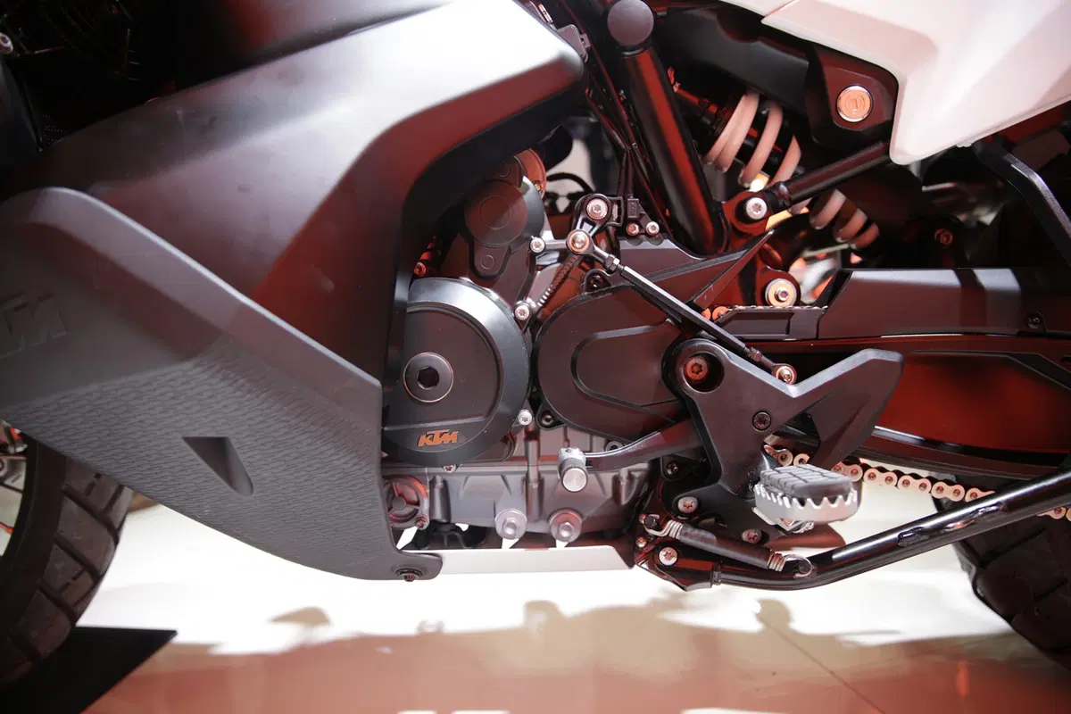 EICMA 2018: KTM 790 Adventure e Adventure R, foto e dati (27)