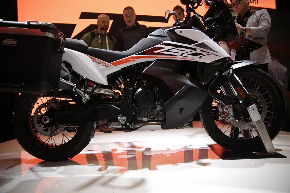 EICMA 2018: KTM 790 Adventure e Adventure R, foto e dati (30)