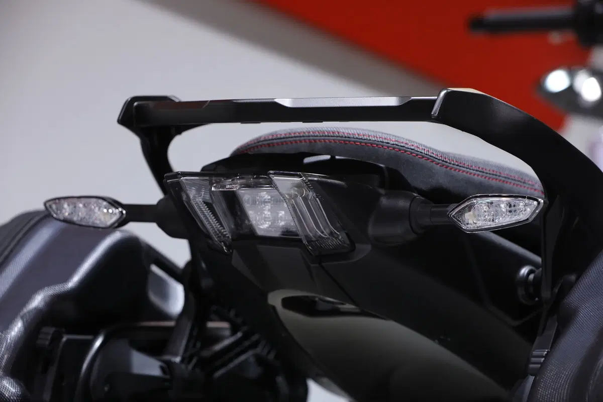 EICMA 2018: Yamaha Niken GT, foto, dati e video (7)