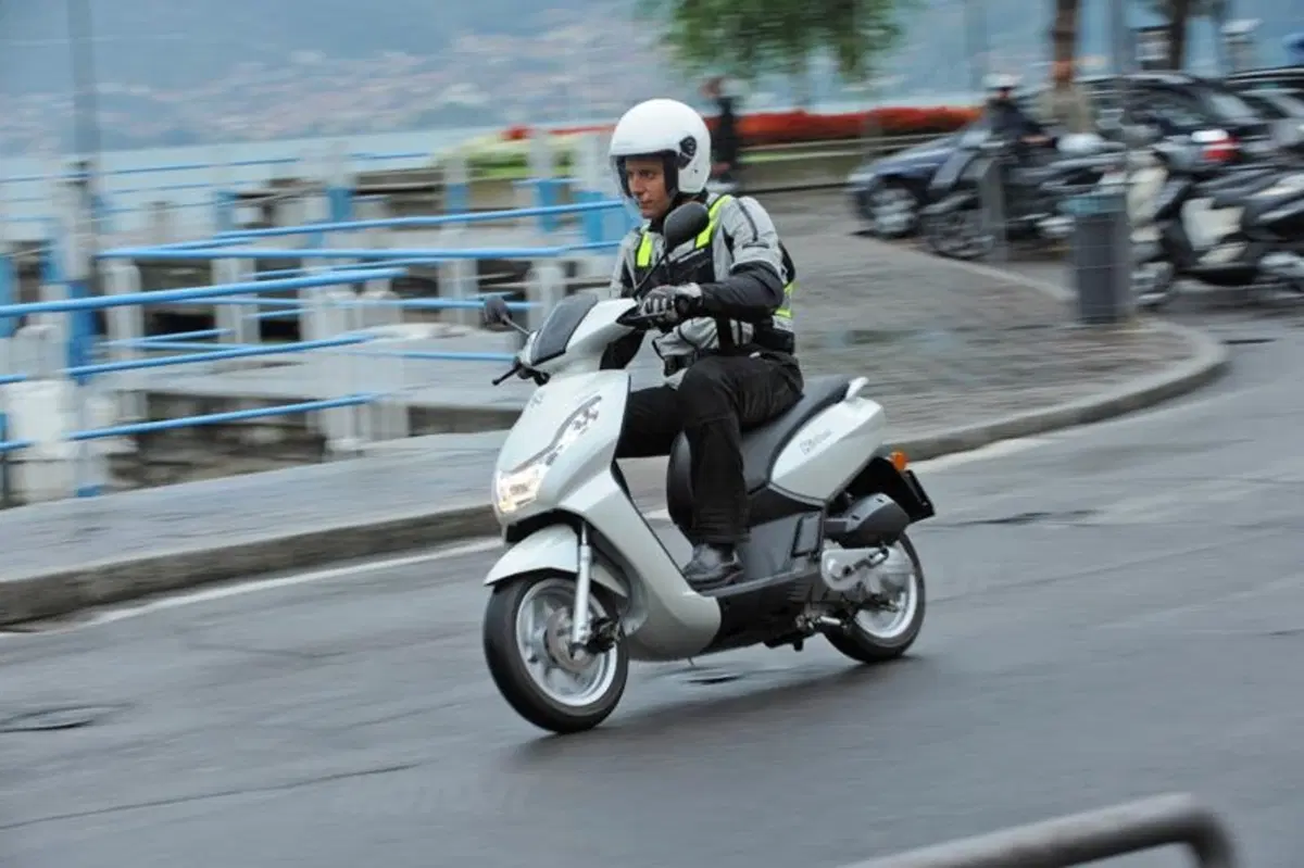 Peugeot Kisbee 50  (2)