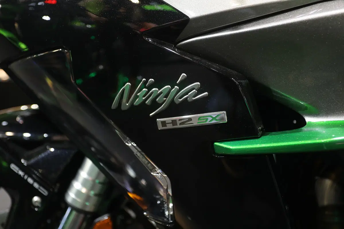 EICMA 2018: Kawasaki Ninja H2 SX SE+, foto e dati (3)