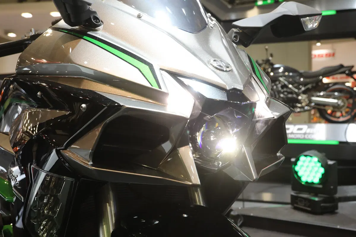 EICMA 2018: Kawasaki Ninja H2 SX SE+, foto e dati (8)
