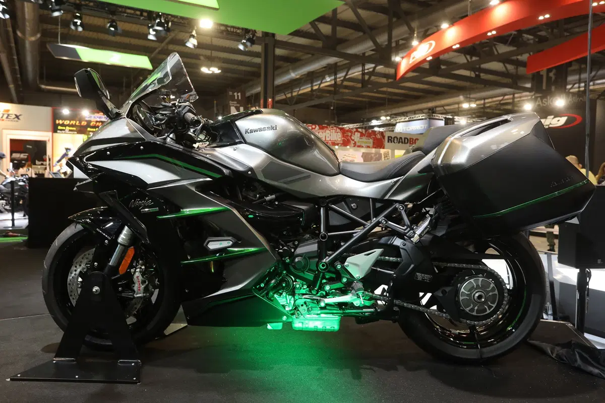 EICMA 2018: Kawasaki Ninja H2 SX SE+, foto e dati (9)