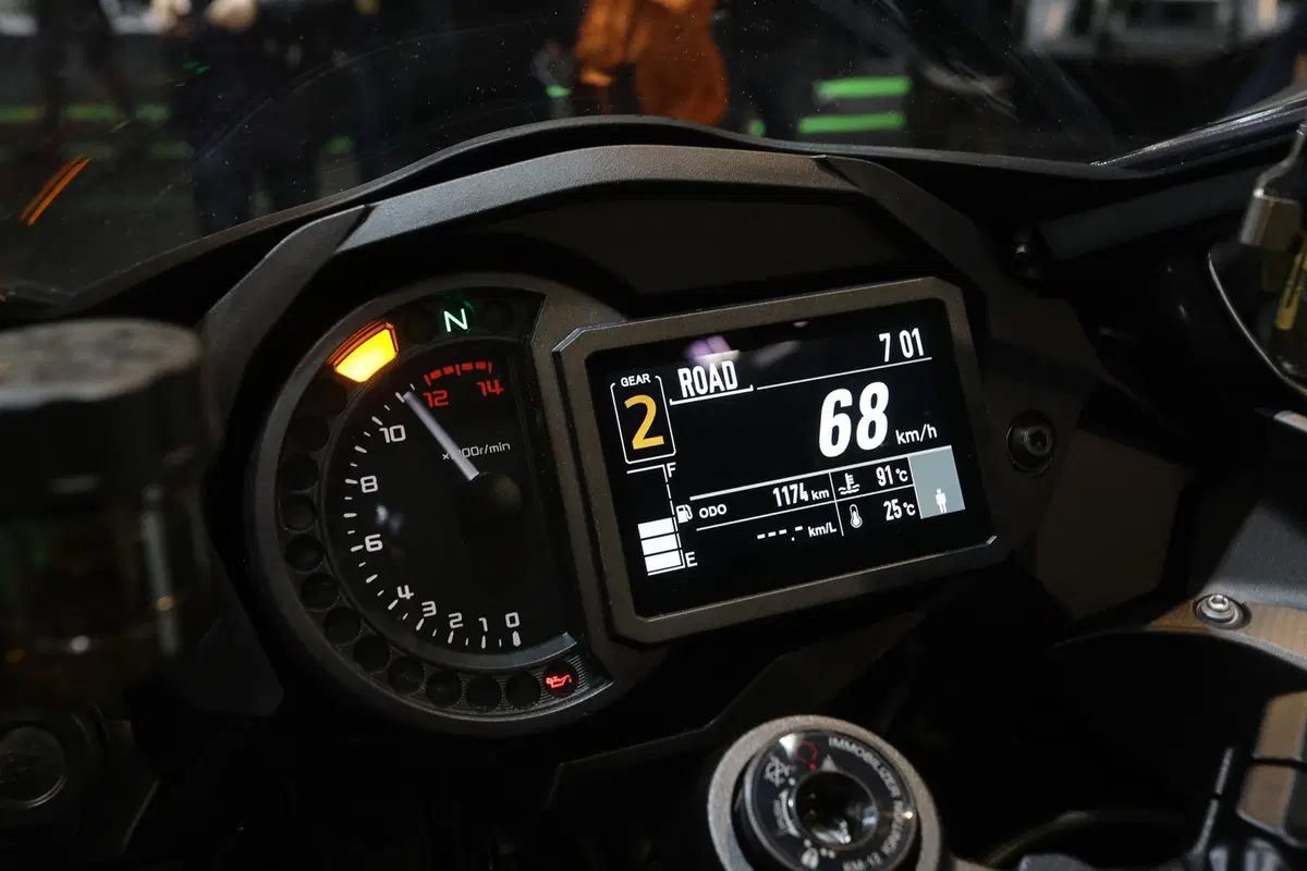 EICMA 2018: Kawasaki Ninja H2 SX SE+, foto e dati (4)