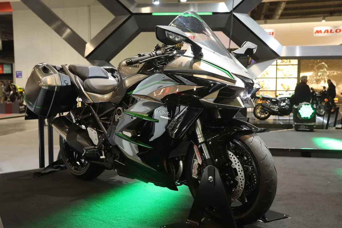 EICMA 2018: Kawasaki Ninja H2 SX SE+, foto e dati (12)