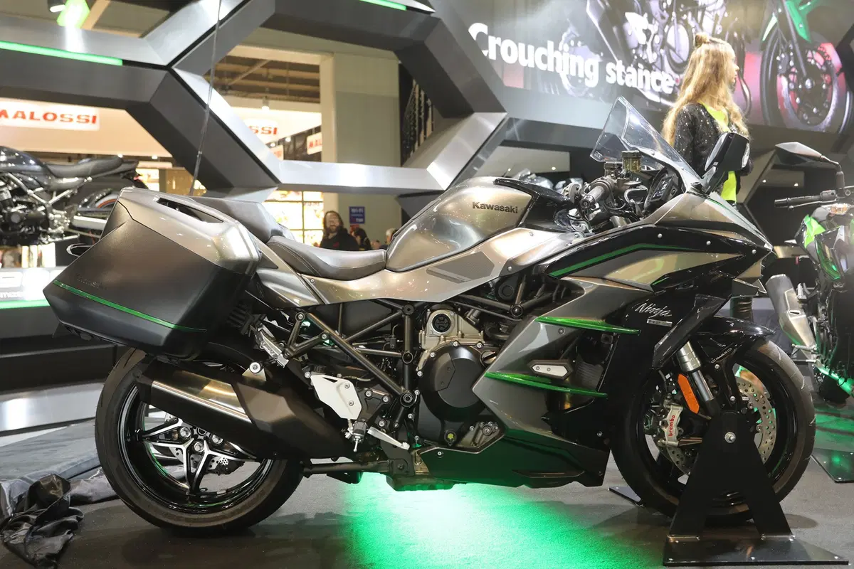 EICMA 2018: Kawasaki Ninja H2 SX SE+, foto e dati (2)