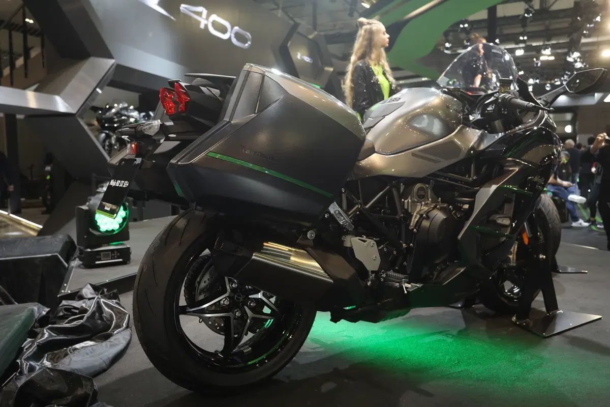 EICMA 2018: Kawasaki Ninja H2 SX SE+, foto e dati (13)