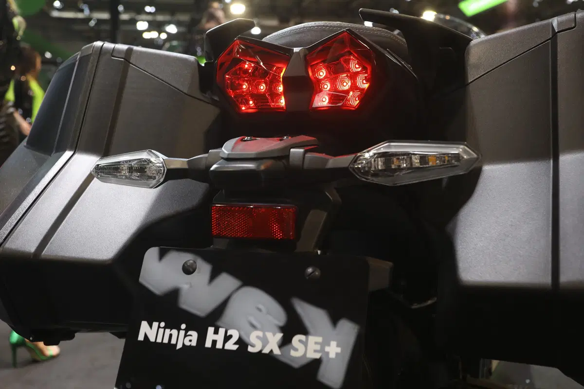 EICMA 2018: Kawasaki Ninja H2 SX SE+, foto e dati (14)
