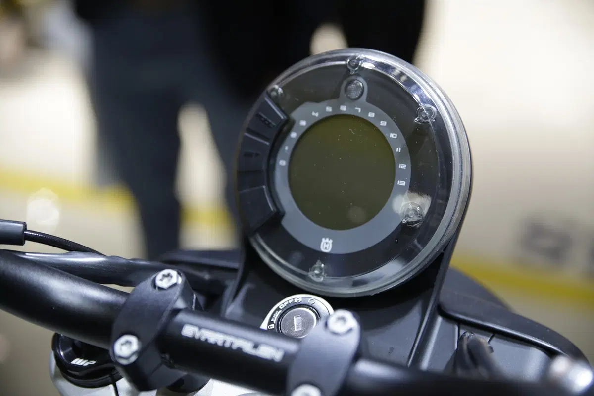 EICMA 2018: Husqvarna Svartpilen 701, foto, video e dati (7)