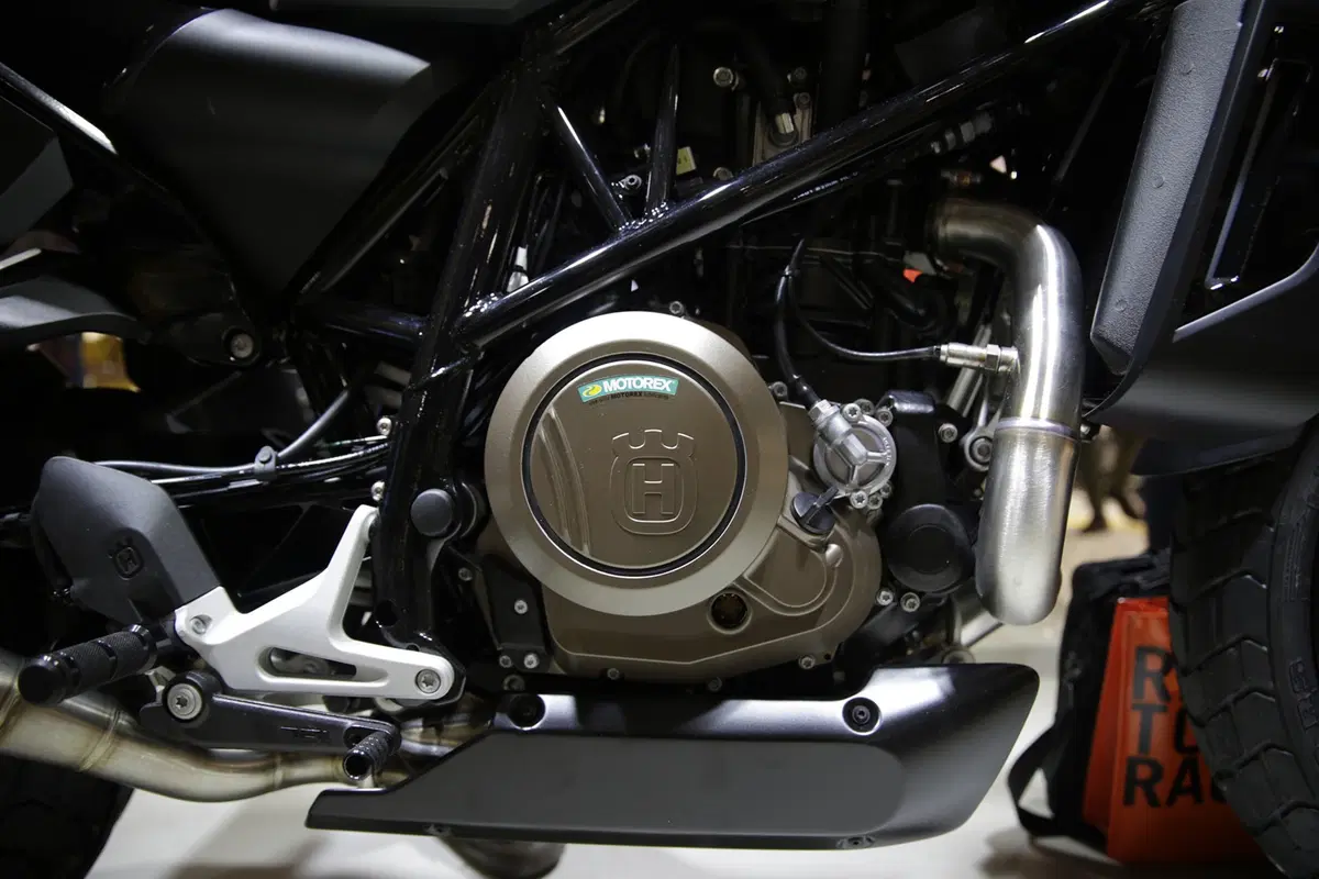 EICMA 2018: Husqvarna Svartpilen 701, foto, video e dati (13)