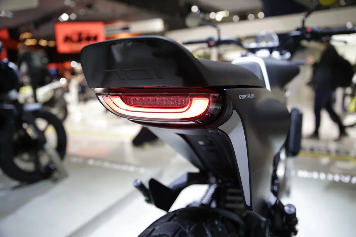 EICMA 2018: Husqvarna Svartpilen 701, foto, video e dati (14)
