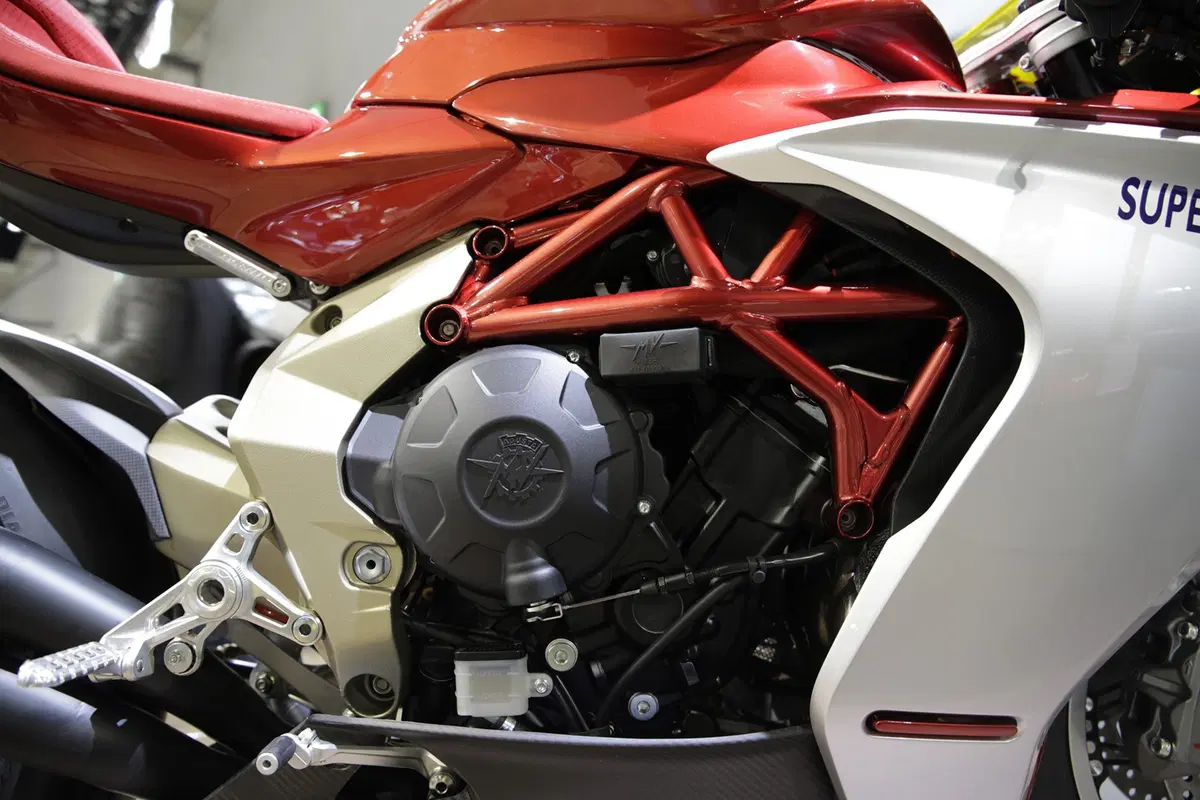 EICMA 2018: MV Agusta Superveloce 800, foto e dati (8)