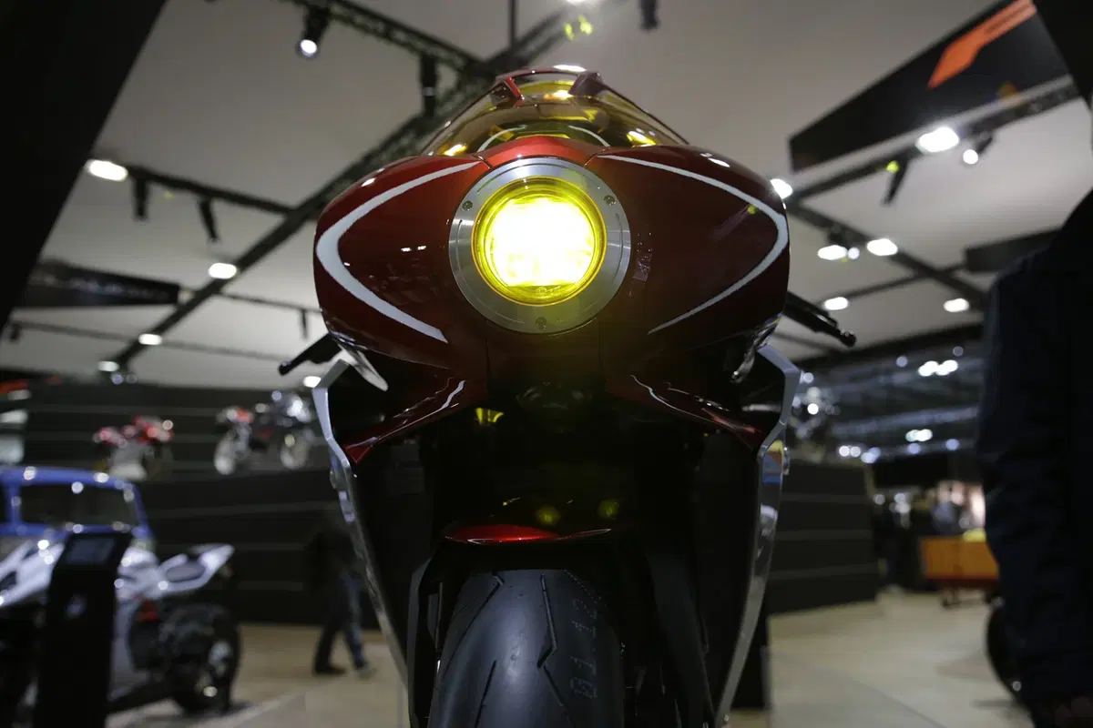 EICMA 2018: MV Agusta Superveloce 800, foto e dati (14)