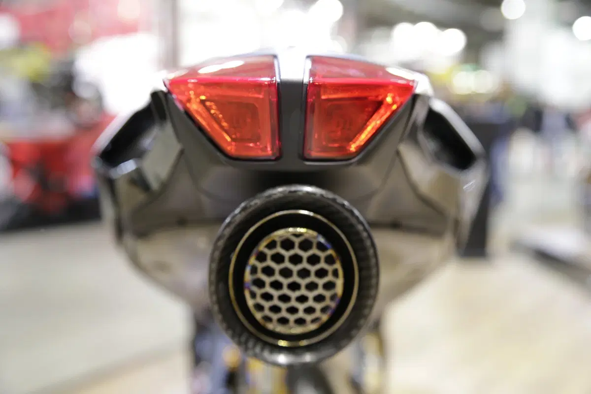 EICMA: MV Agusta svela la Gamma RC 2019 (8)