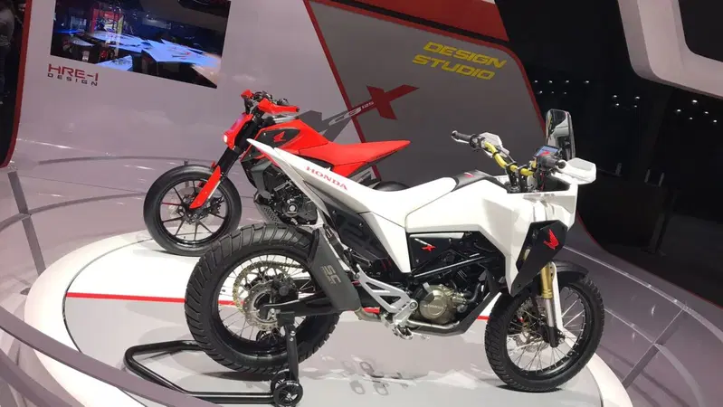 EICMA 2018: Honda CB125M e 125X, video
