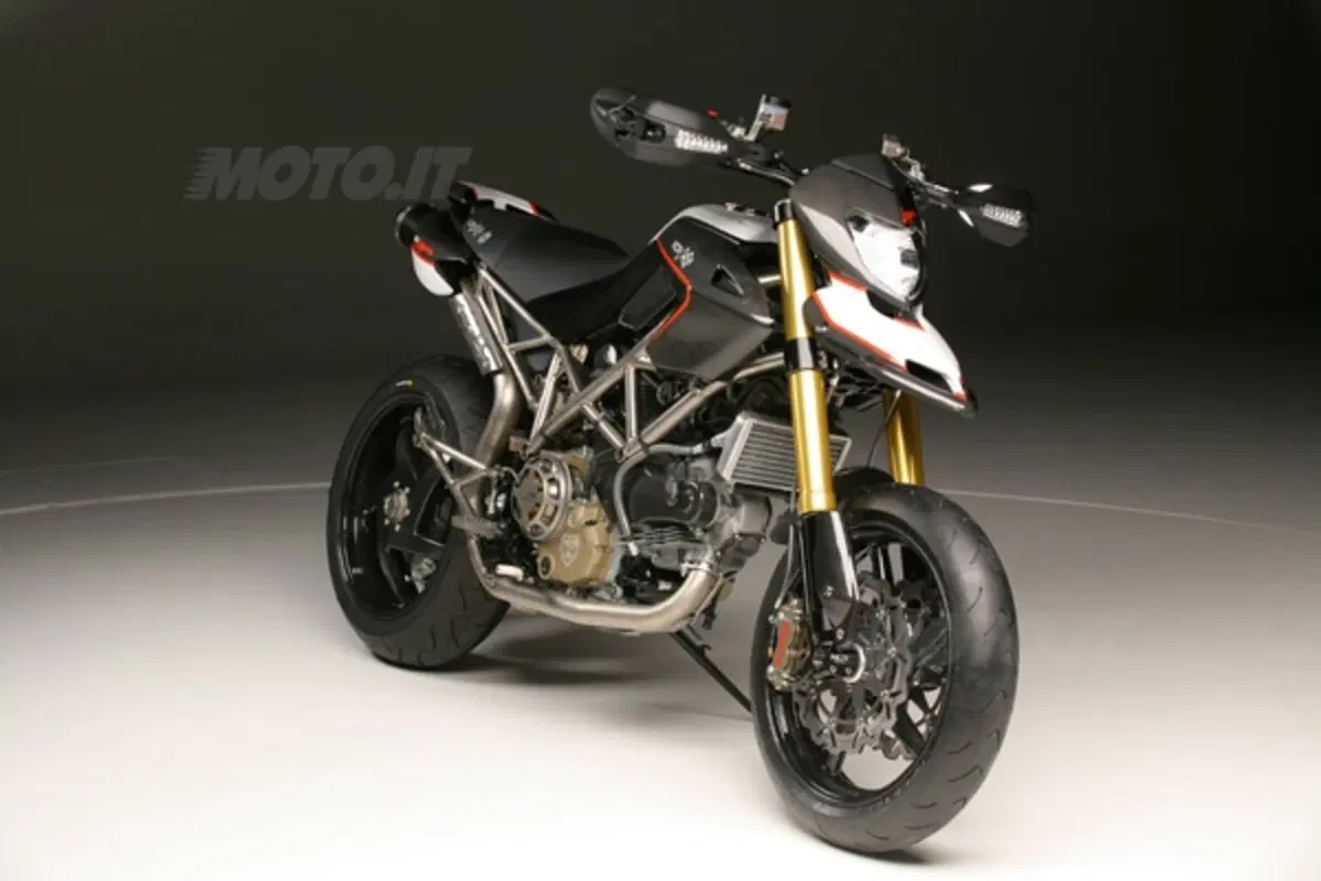 NCR elabora la Ducati Hypermotard, nasce "Leggera" (9)