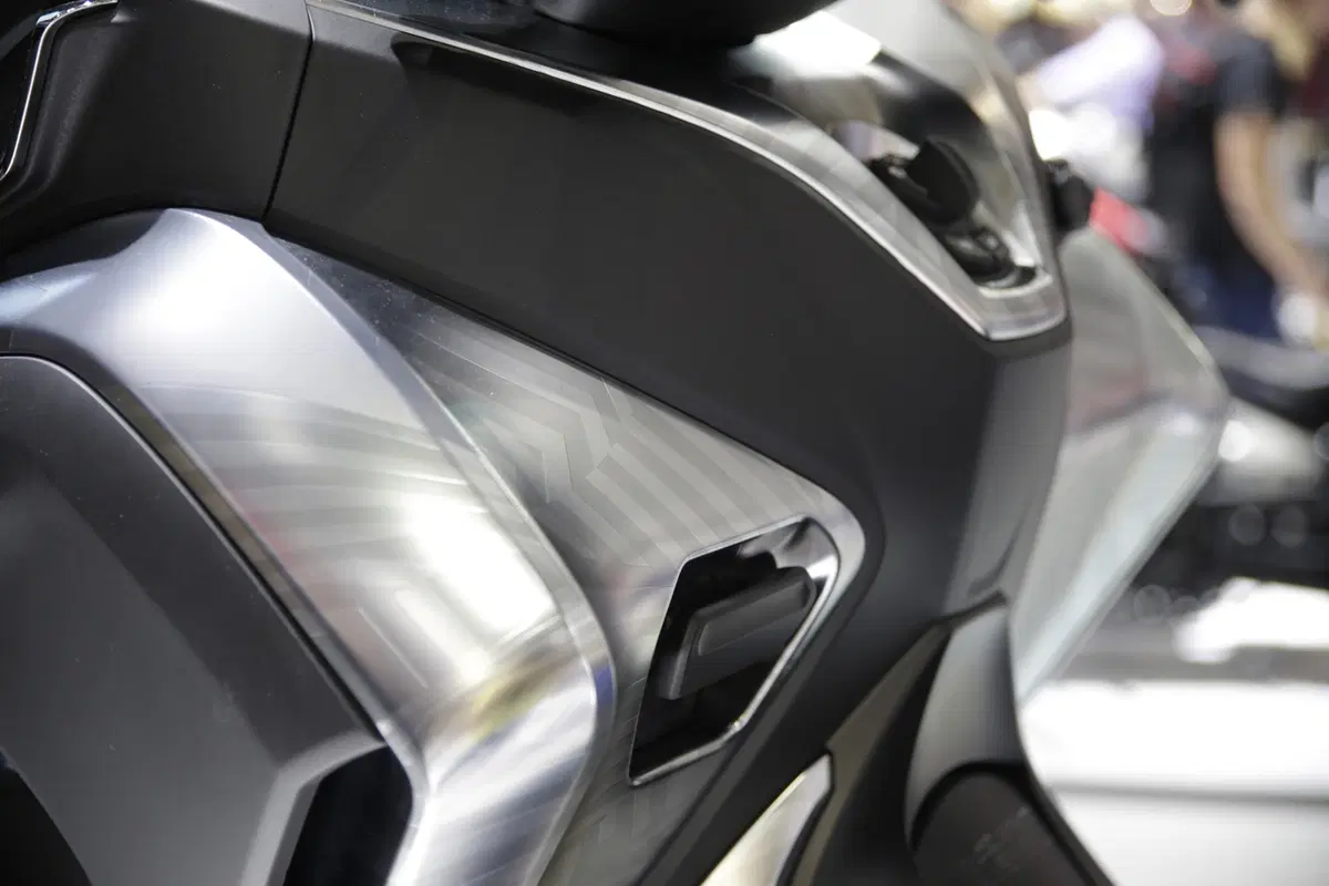 EICMA 2018: Yamaha 3CT 300 Concept (14)