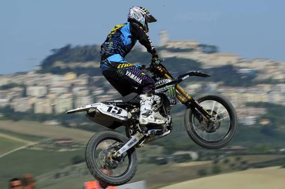 MX. Fermo Cairoli, Suzuki pigliatutto (9)